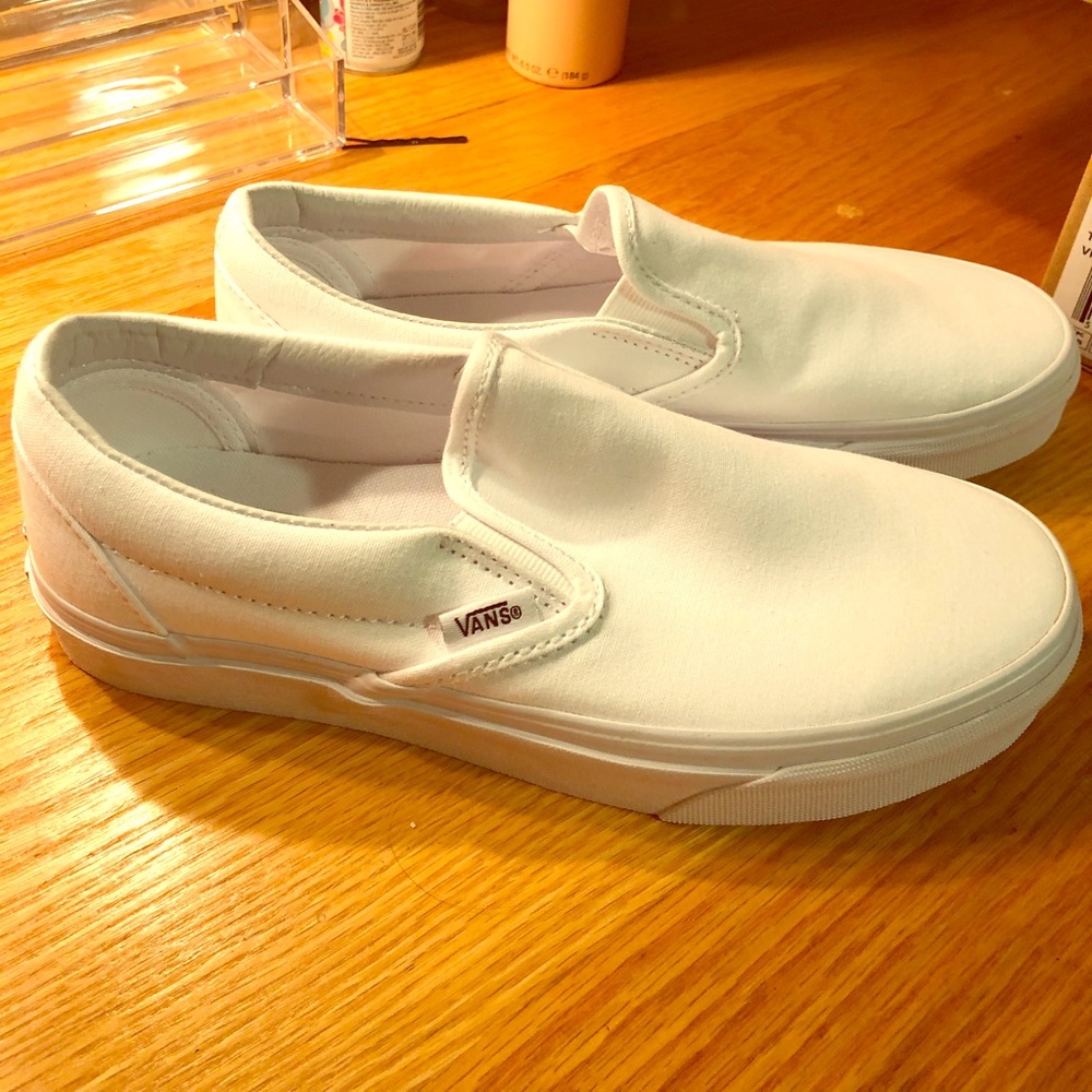 *NWT* Vans White Canvas Slip-On